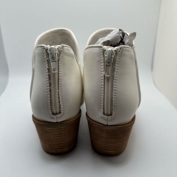 CUSHIONAIRE Women's Western Ankle Boot 8.5 WIDE WHITE - Picture 4 of 7